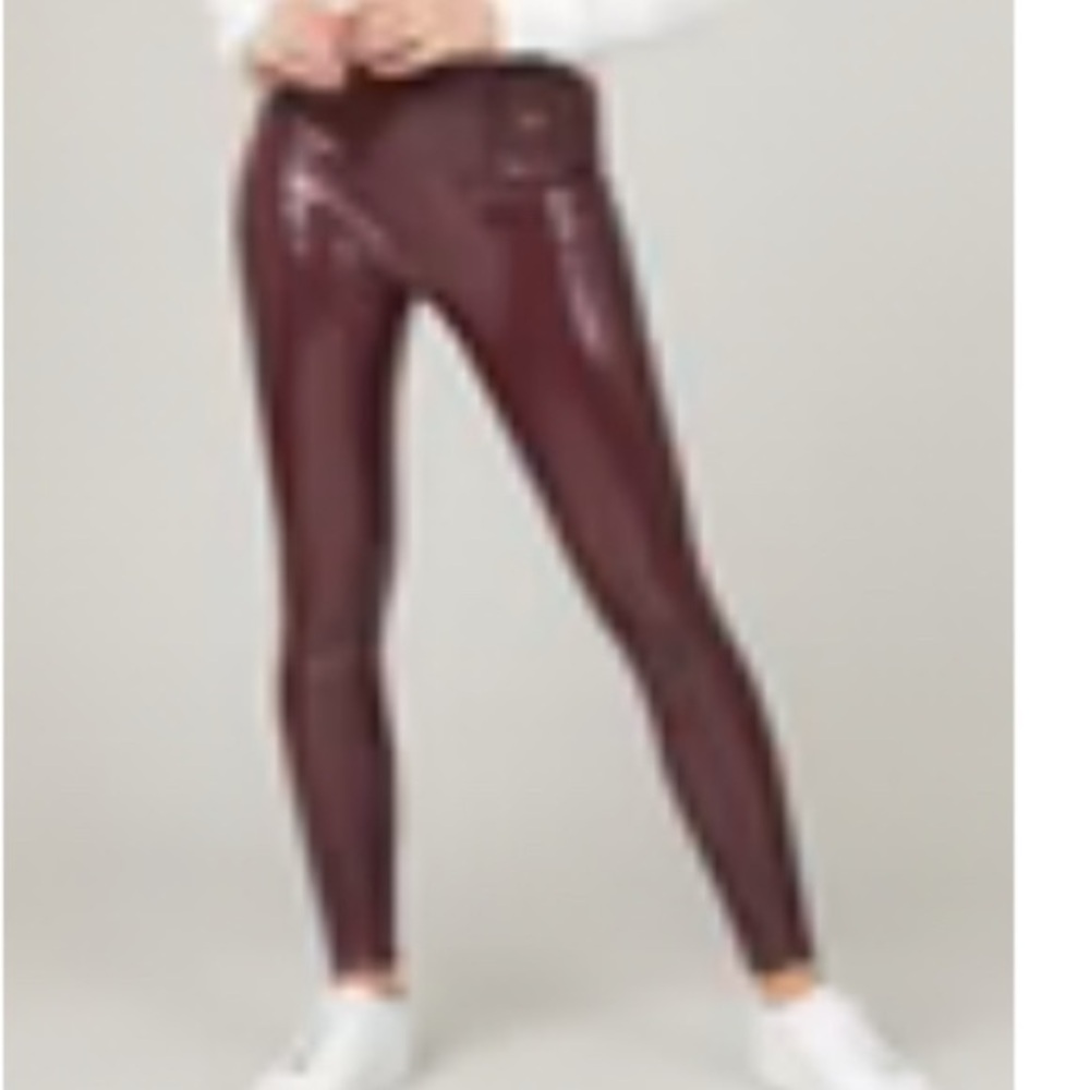 SPANXshape™ Faux Leather
Patent Leggings